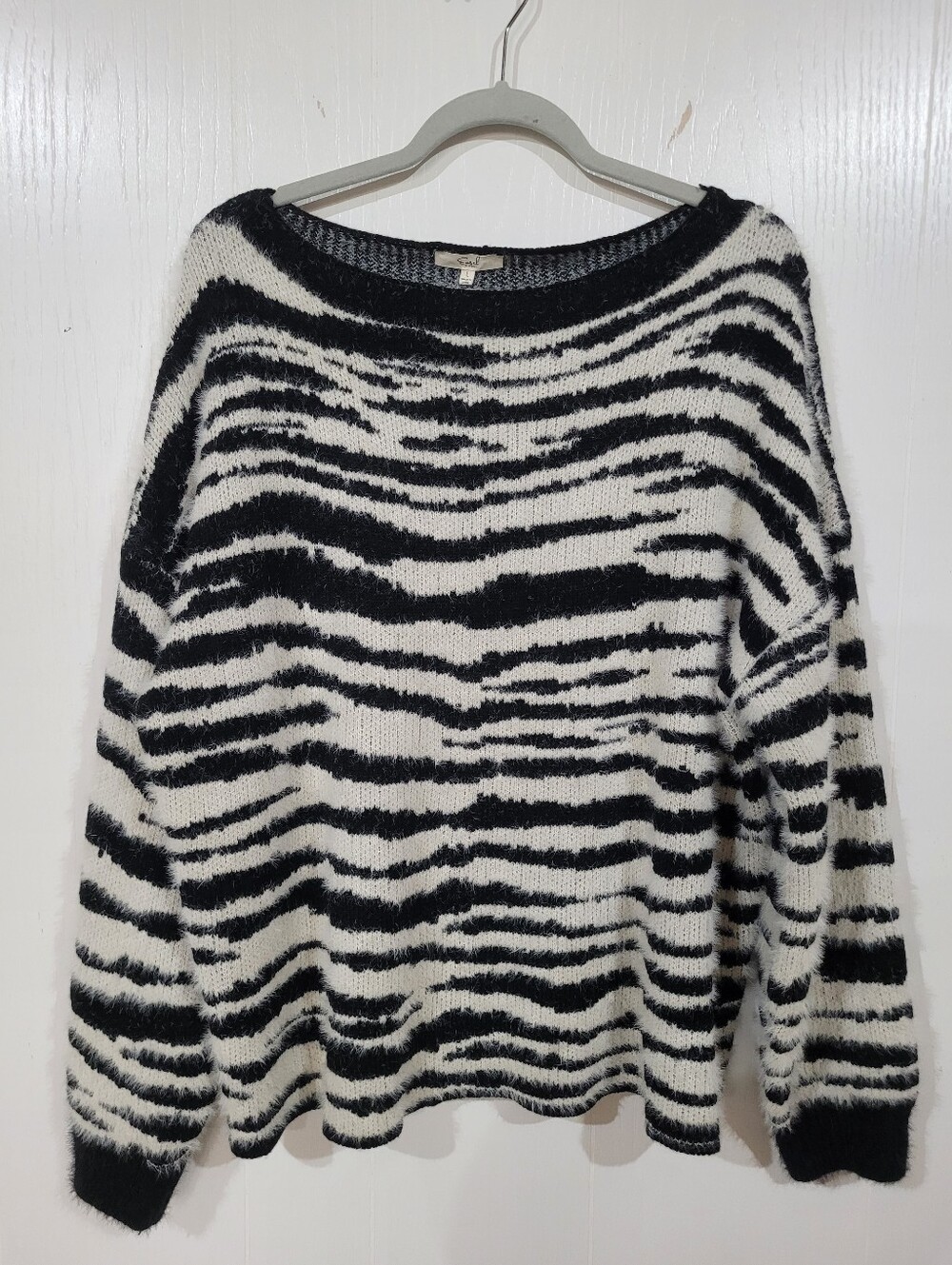 Easel Black & White Zebra Stripe Women's Sweater Size Large